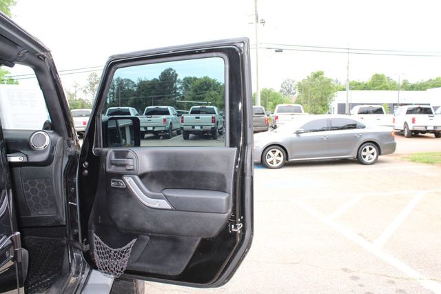 2012 Jeep Wrangler Unlimited 4WD 4dr Sahara - 23023596 - 20