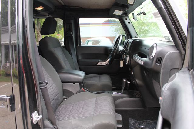 2012 Jeep Wrangler Unlimited 4WD 4dr Sahara - 23023596 - 21