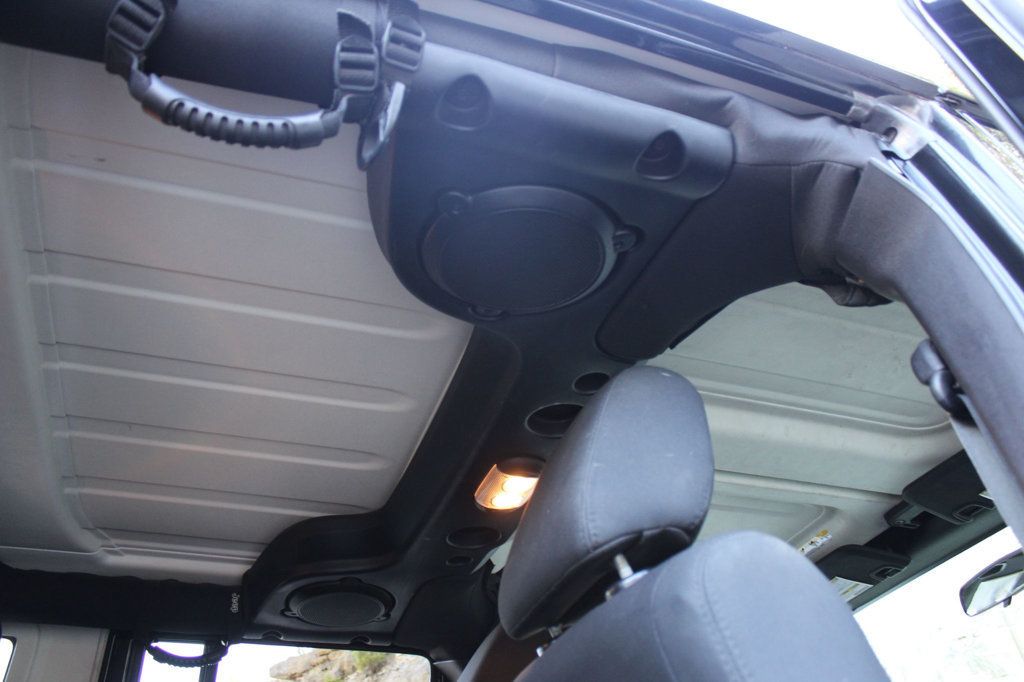 2012 Jeep Wrangler Unlimited 4WD 4dr Sahara - 23092310 - 14
