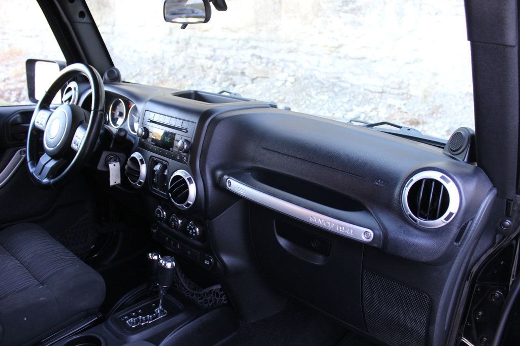 2012 Jeep Wrangler Unlimited 4WD 4dr Sahara - 23092310 - 17