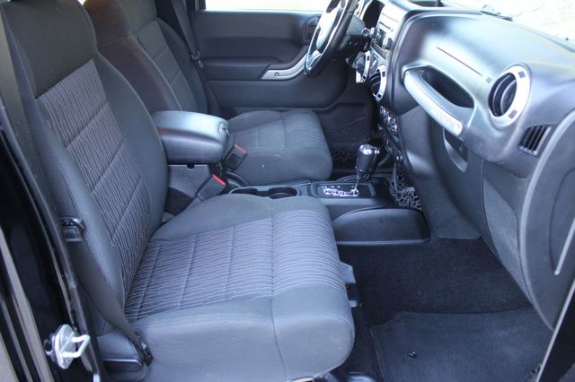 2012 Jeep Wrangler Unlimited 4WD 4dr Sahara - 23092310 - 18