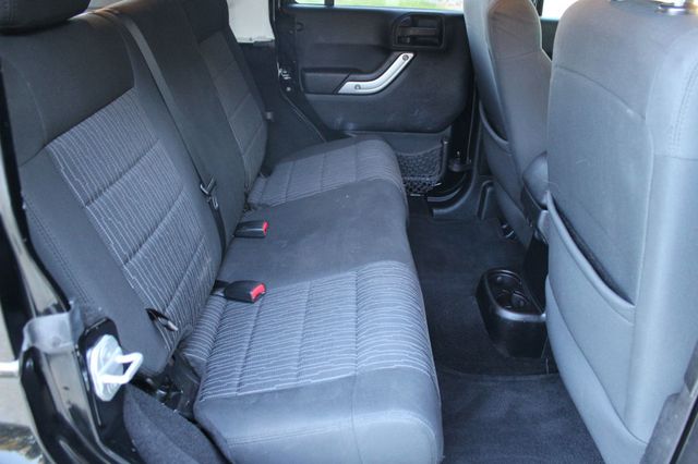 2012 Jeep Wrangler Unlimited 4WD 4dr Sahara - 23092310 - 22