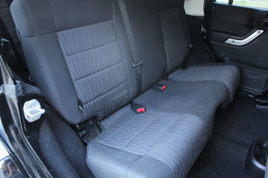 2012 Jeep Wrangler Unlimited 4WD 4dr Sahara - 23092310 - 24