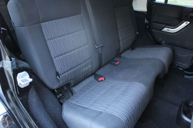 2012 Jeep Wrangler Unlimited 4WD 4dr Sahara - 23092310 - 24