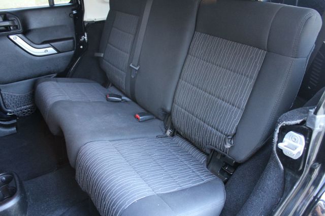 2012 Jeep Wrangler Unlimited 4WD 4dr Sahara - 23092310 - 25
