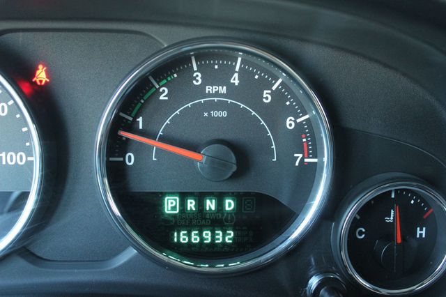 2012 Jeep Wrangler Unlimited 4WD 4dr Sahara - 23092310 - 28