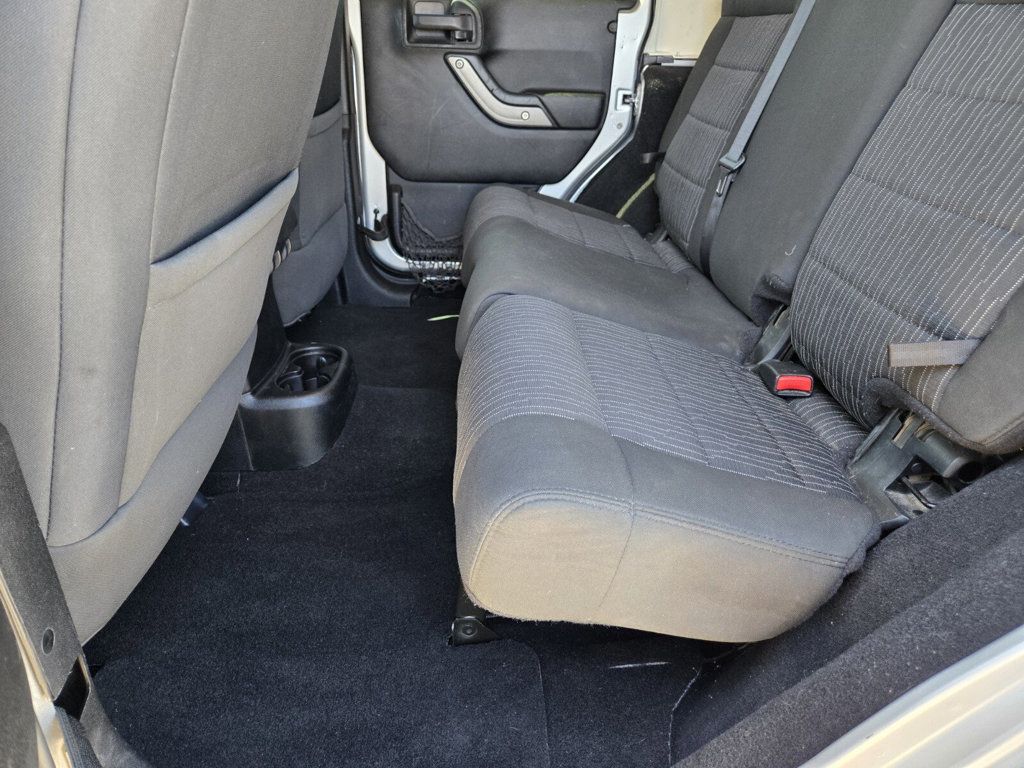 2012 Jeep Wrangler Unlimited 4WD 4dr Sport - 22934163 - 7
