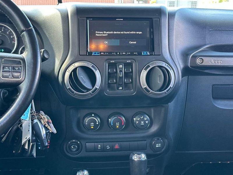 2012 Jeep Wrangler Unlimited Sport photo 14