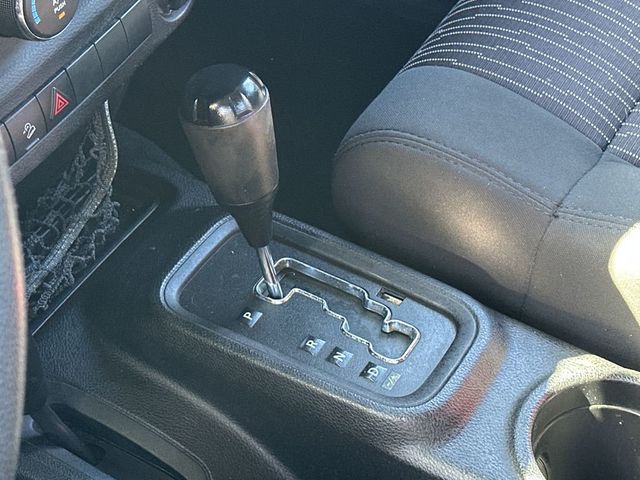 2012 Jeep Wrangler Unlimited 4WD 4dr Sport - 22973950 - 17