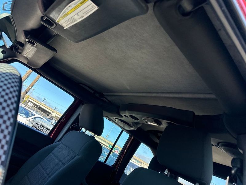 2012 Jeep Wrangler Unlimited 4WD 4dr Sport - 22973950 - 18