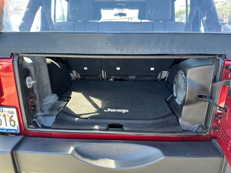 2012 Jeep Wrangler Unlimited 4WD 4dr Sport - 22973950 - 19