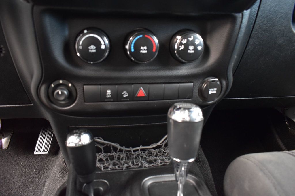 2012 Jeep Wrangler Unlimited Sport photo 32