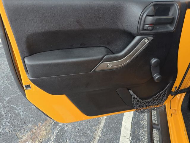 2012 Jeep Wrangler Unlimited 4WD 4dr Sport - 23044802 - 24