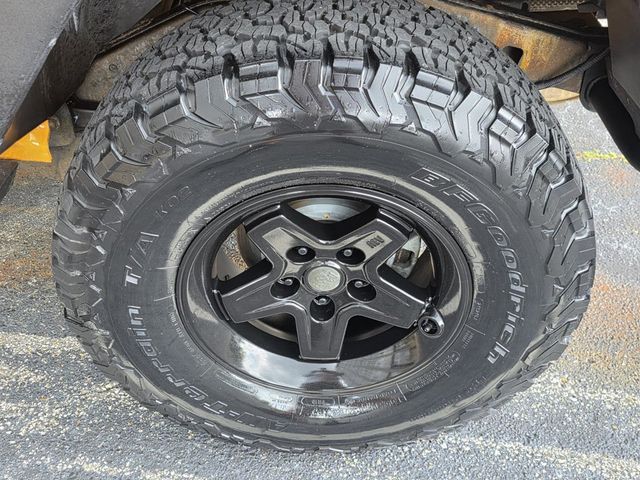 2012 Jeep Wrangler Unlimited 4WD 4dr Sport - 23044802 - 27