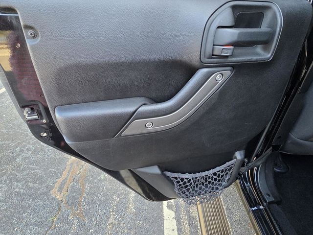2012 Jeep Wrangler Unlimited 4WD 4dr Sport - 23078833 - 25