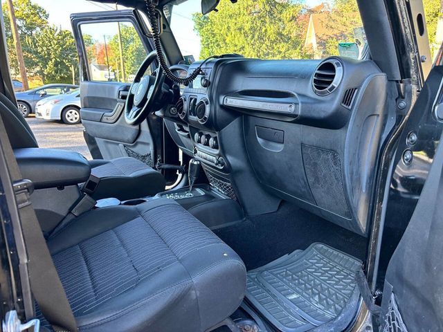 2012 Jeep Wrangler Unlimited 4WD 4dr Sport - 22930535 - 17