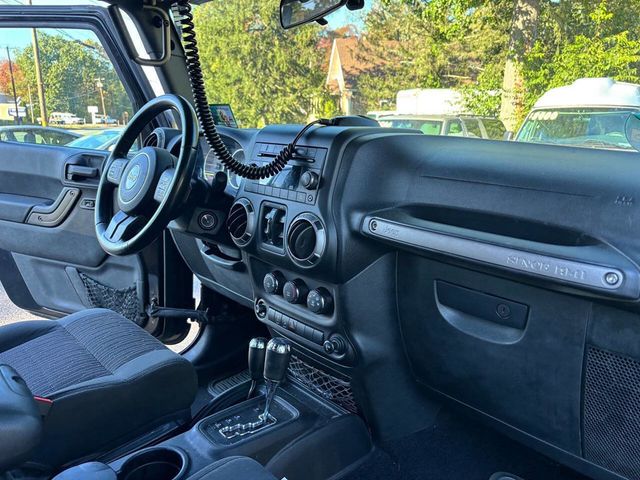 2012 Jeep Wrangler Unlimited 4WD 4dr Sport - 22930535 - 19