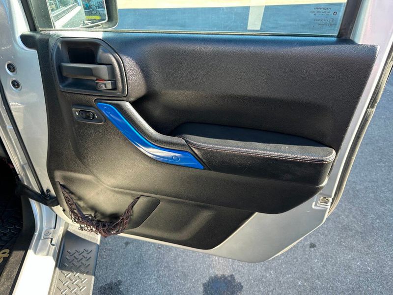 2012 Jeep Wrangler Unlimited Arctic 4x4 4dr SUV - 22912818 - 18