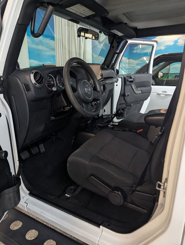2012 Jeep Wrangler Unlimited Hardtop 6 spd stick 4x4 lift kit lots of extras - 23058374 - 9