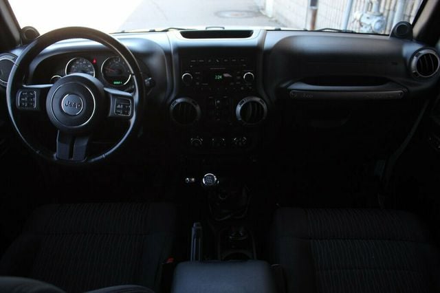 2012 Jeep Wrangler Unlimited ONE OWNER 4WD SPORT UNLIMITED 3.6L W/ MANUAL TRANSMISSION - 23004222 - 11