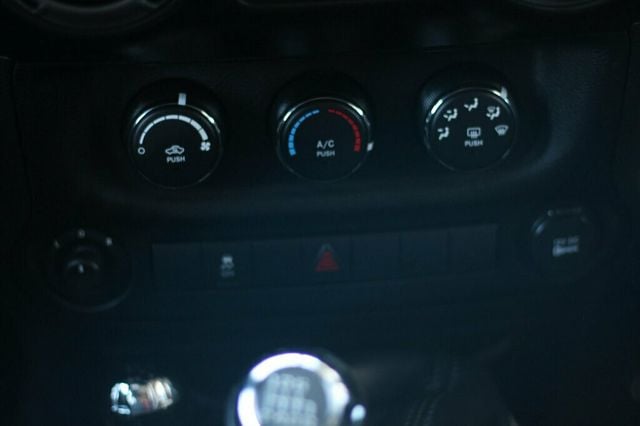 2012 Jeep Wrangler Unlimited ONE OWNER 4WD SPORT UNLIMITED 3.6L W/ MANUAL TRANSMISSION - 23004222 - 14
