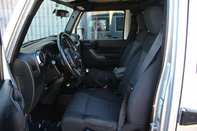 2012 Jeep Wrangler Unlimited ONE OWNER 4WD SPORT UNLIMITED 3.6L W/ MANUAL TRANSMISSION - 23004222 - 20
