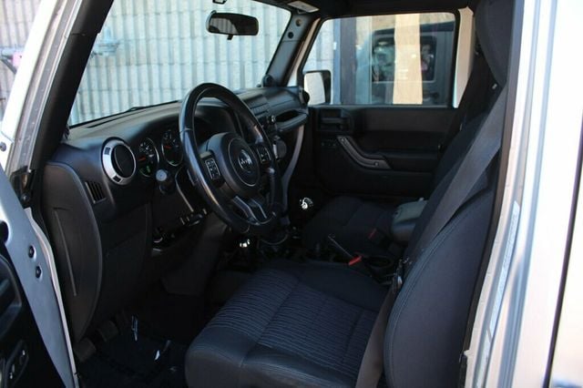 2012 Jeep Wrangler Unlimited ONE OWNER 4WD SPORT UNLIMITED 3.6L W/ MANUAL TRANSMISSION - 23004222 - 21