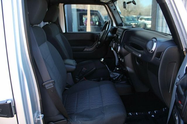 2012 Jeep Wrangler Unlimited ONE OWNER 4WD SPORT UNLIMITED 3.6L W/ MANUAL TRANSMISSION - 23004222 - 6