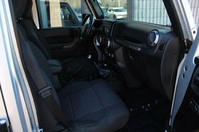 2012 Jeep Wrangler Unlimited ONE OWNER 4WD SPORT UNLIMITED 3.6L W/ MANUAL TRANSMISSION - 23004222 - 7