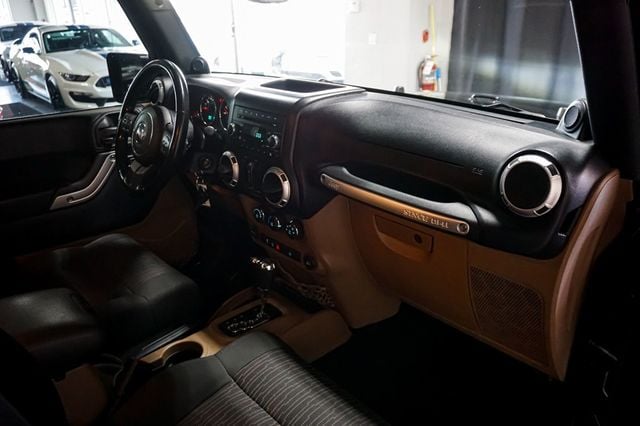 2012 Jeep Wrangler Unlimited *Sahara* *Lifted/Wheels* *Winch* *Only 24k Miles* - 22959956 - 40