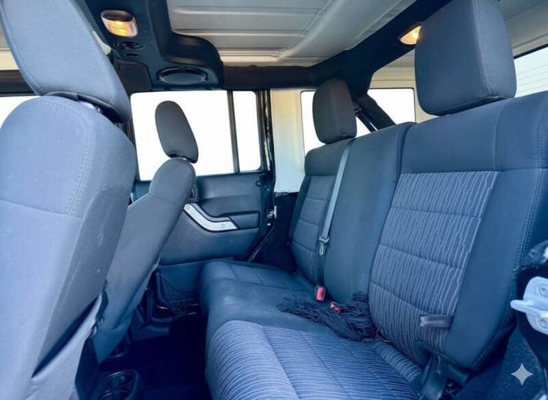 2012 Jeep Wrangler Unlimited Sport 4x4 4dr SUV - 22847736 - 10