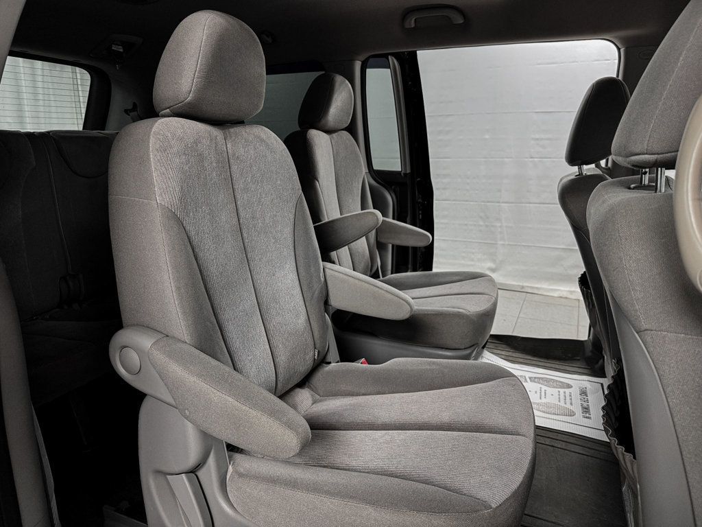 2012 Kia Sedona LX - 23013196 - 9