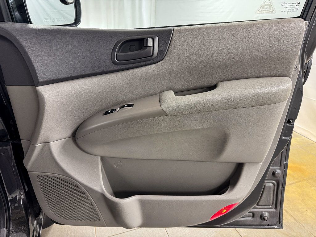 2012 Kia Sedona LX - 23013196 - 13