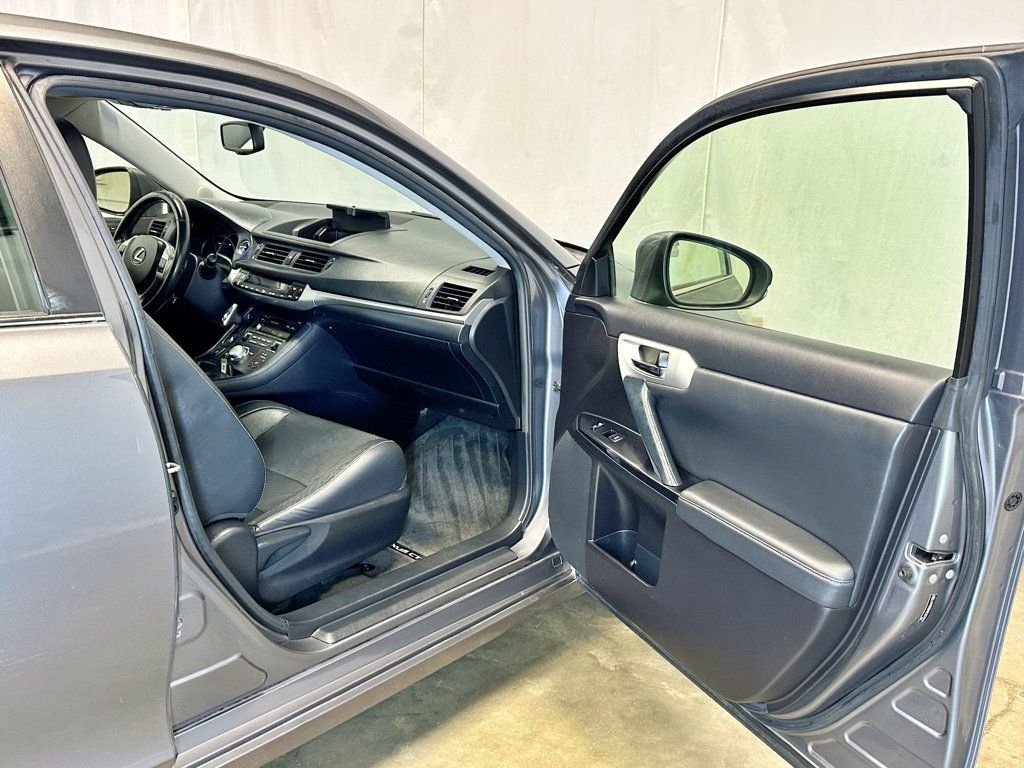 2012 Lexus CT 200h FWD 4dr Hybrid Premium - 23031449 - 16