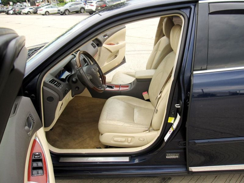 2012 Lexus ES 350 Ultra Luxury photo 17