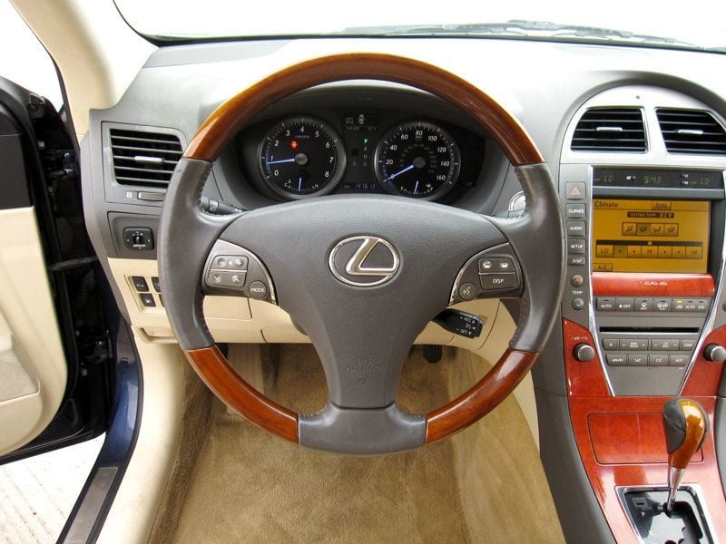 2012 Lexus ES 350 Ultra Luxury photo 19