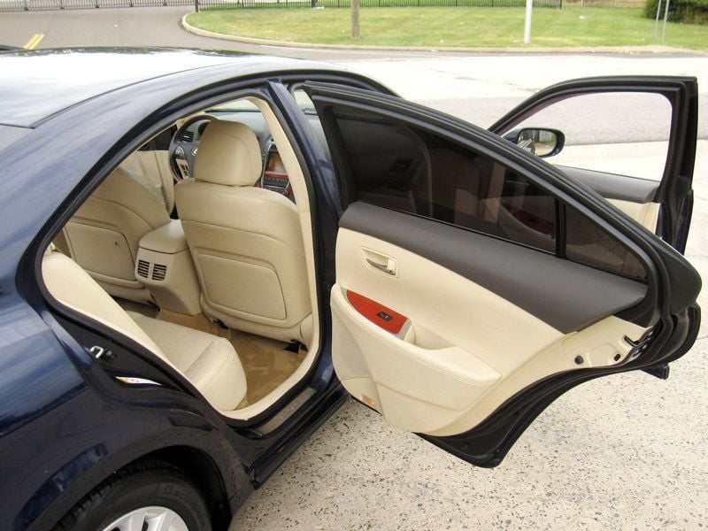 2012 Lexus ES 350 Ultra Luxury photo 25