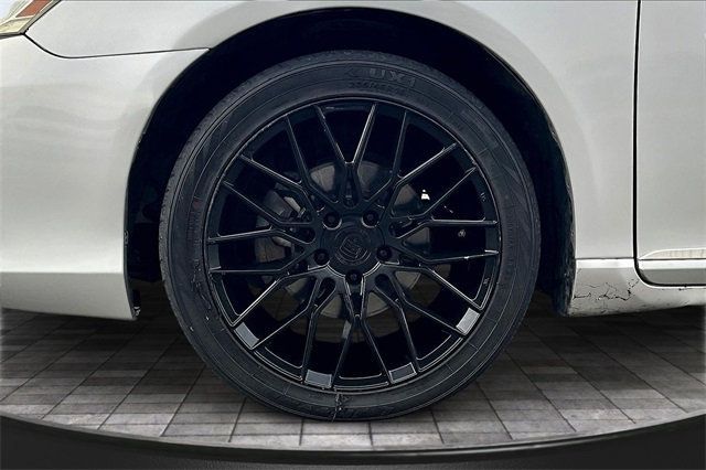 2012 Lexus ES 350 4dr Sedan - 22927718 - 32