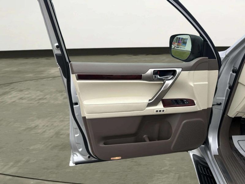2012 Lexus GX 460 4WD 4dr - 23023832 - 9