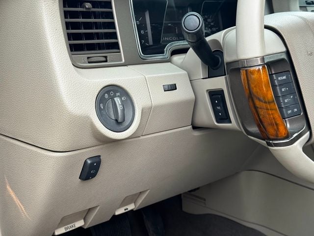 2012 Lincoln Navigator 4WD 4dr - 22945888 - 9