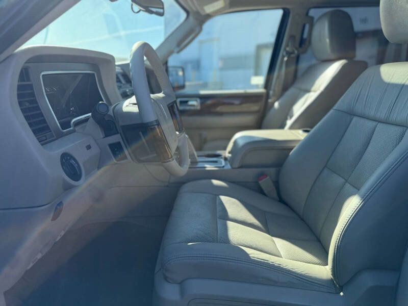 2012 Lincoln Navigator 4WD 4dr - 22945888 - 9