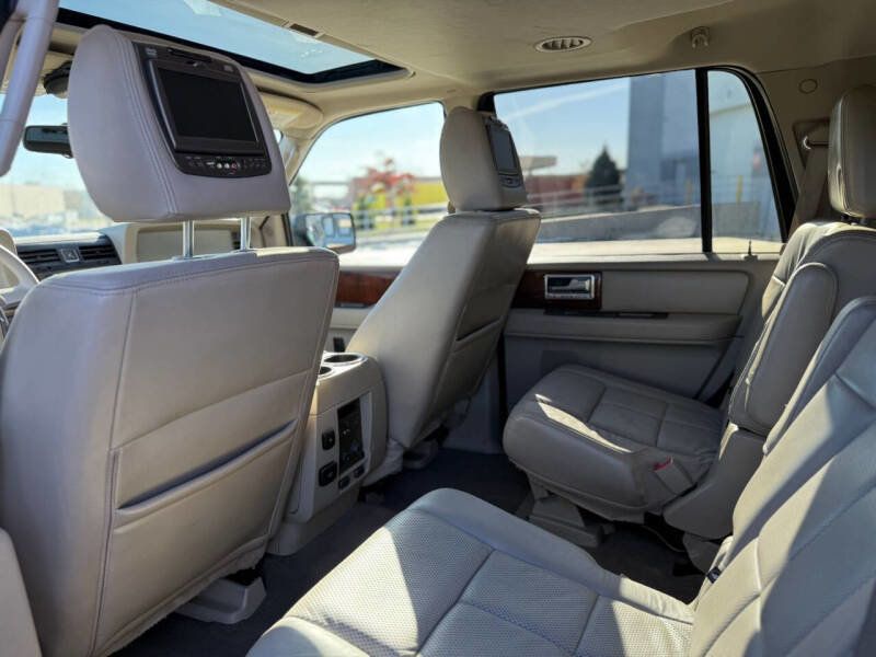 2012 Lincoln Navigator 4WD 4dr - 22945888 - 10