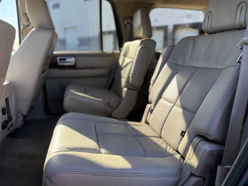 2012 Lincoln Navigator 4WD 4dr - 22945888 - 11