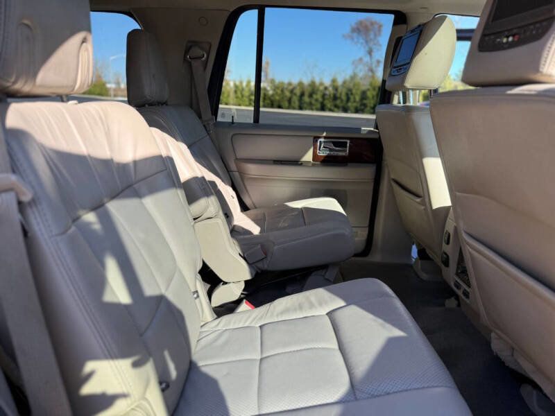 2012 Lincoln Navigator 4WD 4dr - 22945888 - 13