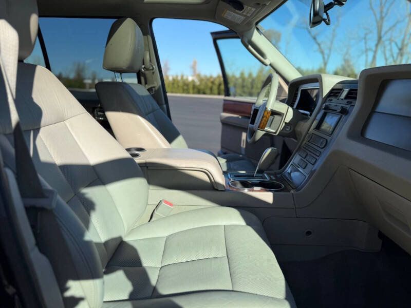 2012 Lincoln Navigator 4WD 4dr - 22945888 - 15