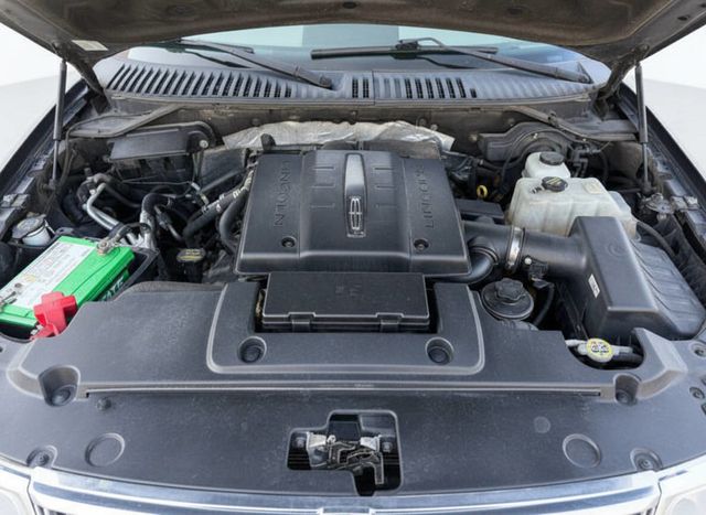 2012 Lincoln Navigator 4WD 4dr - 22945888 - 19