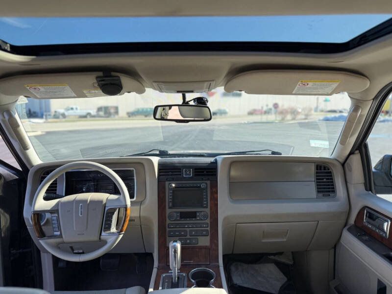2012 Lincoln Navigator 4WD 4dr - 22945888 - 19