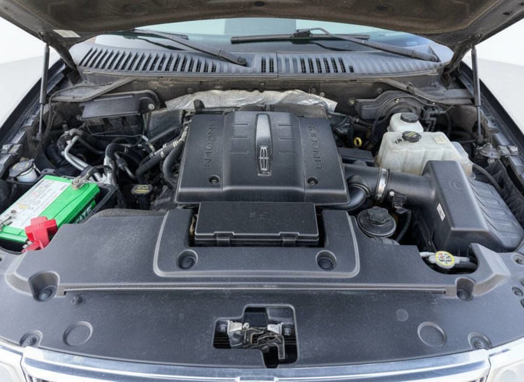 2012 Lincoln Navigator One Owner - Premium Features - Smooth Driving Experience - 22945888 - 19