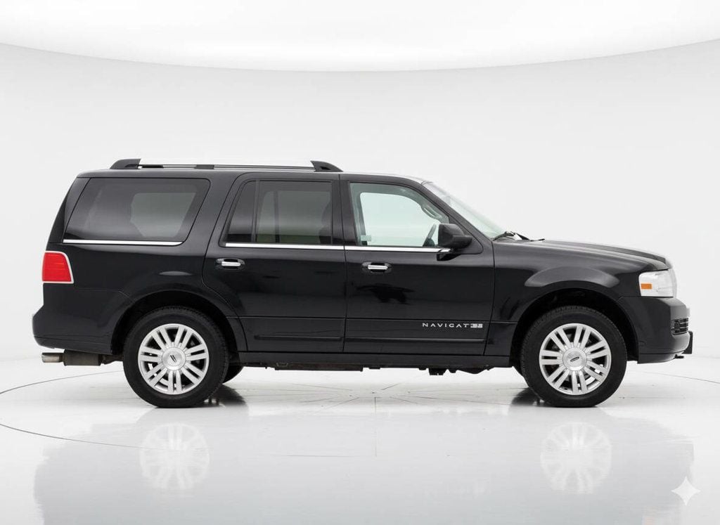 2012 Lincoln Navigator One Owner - Premium Features - Smooth Driving Experience - 22945888 - 3
