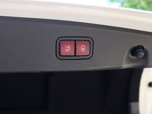 2012 Mercedes-Benz E-Class E350 4MATIC PREMIUM 2 / PANORAMA SUNROOF SEDAN - 23076122 - 32